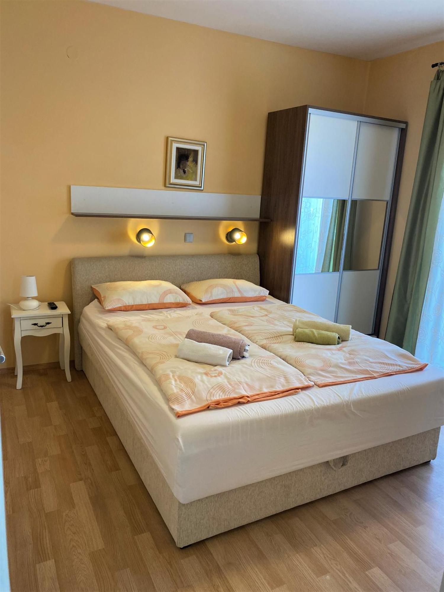 Guesthouse Mira Rab Town Rum bild